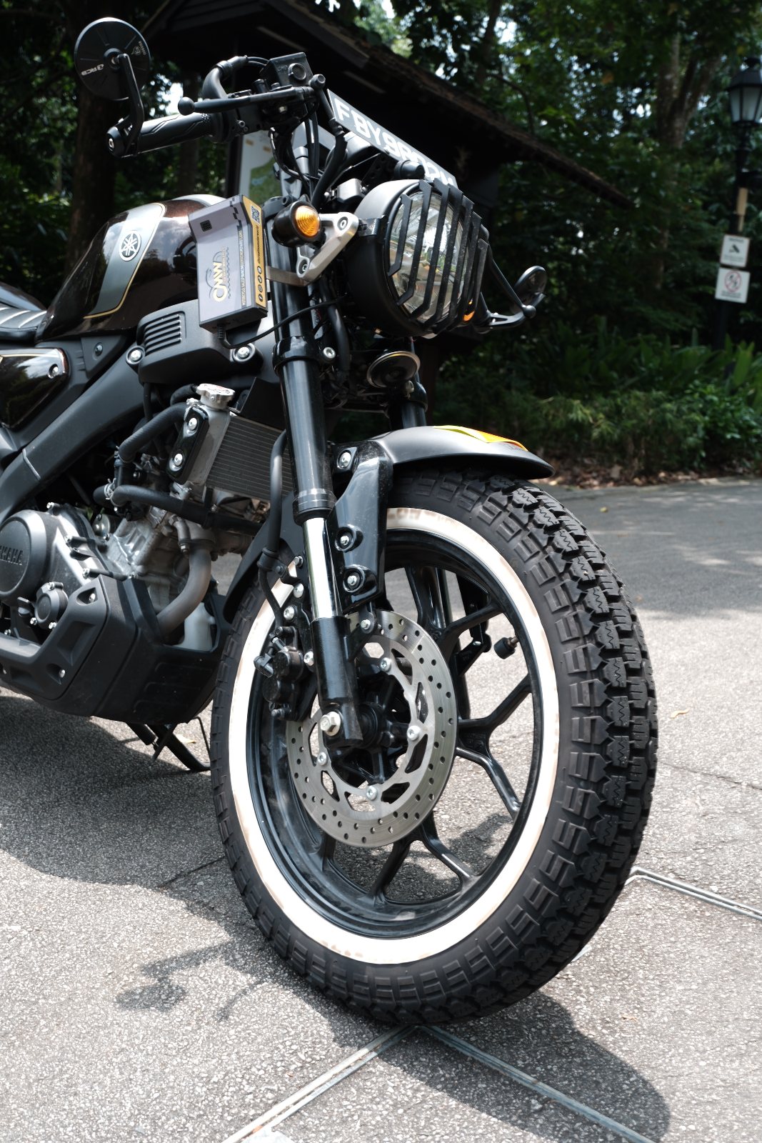 Front wheel with whitewall and raised fender